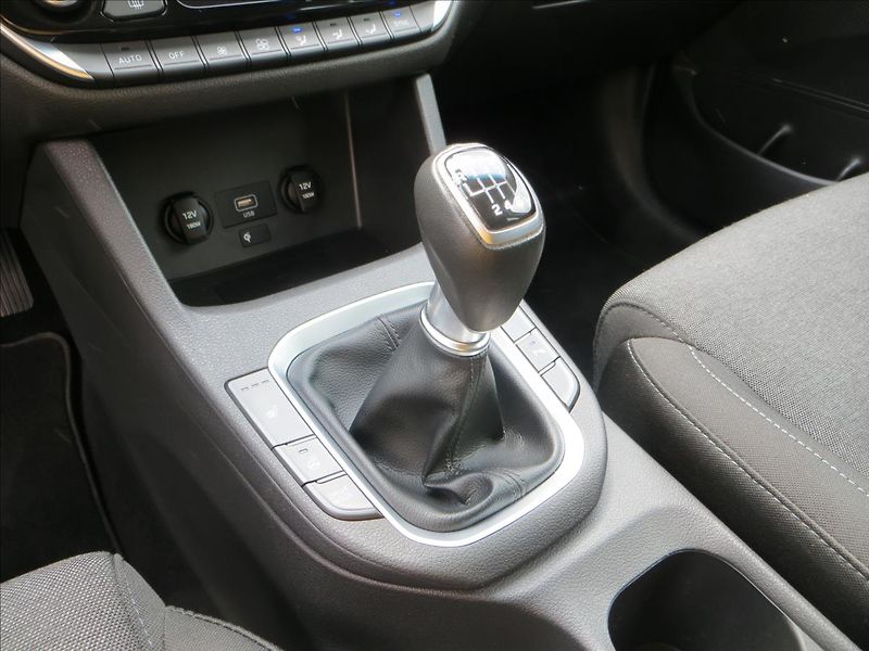 Hyundai i30 1,5 T-GDI mHEV Smart 117 kW - fotka 13 z 25