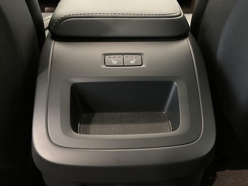 Volvo XC60 T6 eAWD Recharge Ultra Dark  - fotka 16 z 36