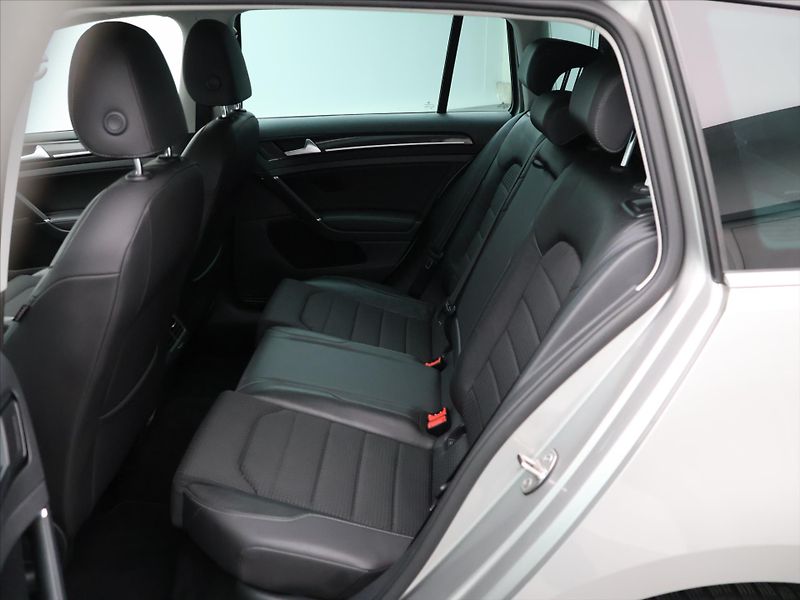 Volkswagen Golf 1,4 TSI 90kW DSG Highline Xeno - fotka 13 z 36