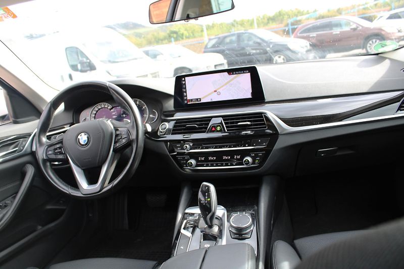 BMW Řada 5 (2019) 520d SPORT X-DRIVE LED KŮŽE - fotka 16 z 18