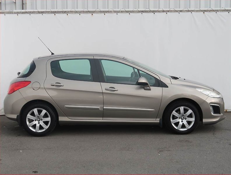Peugeot 308 (2012) 1.6 VTi, ČR,1.maj, Serv.kniha - fotka 6 z 17