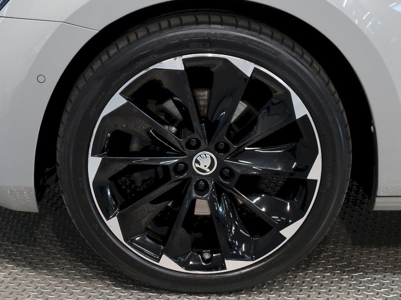 Škoda Superb (2023) iV SPORTLINE 1.4TSI 160KW DSG - fotka 12 z 48