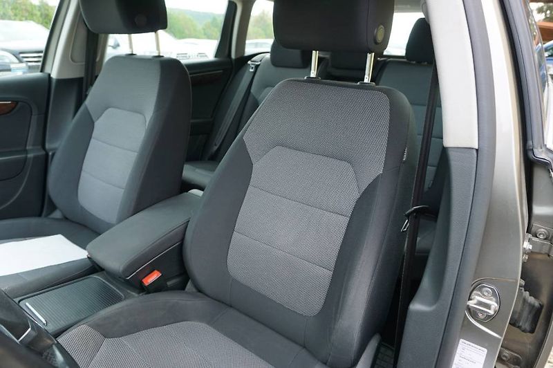 Volkswagen Passat Variant (2012) 2,0   125 kw 2,Majitel  nové v - fotka 17 z 36