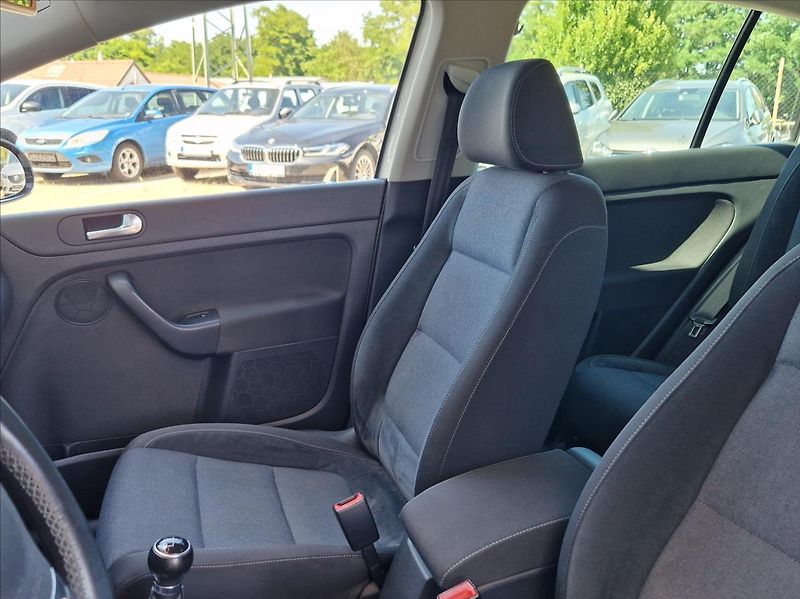 Volkswagen Golf Plus 1,2 TSI STYLE VÝHŘEV - fotka 16 z 29