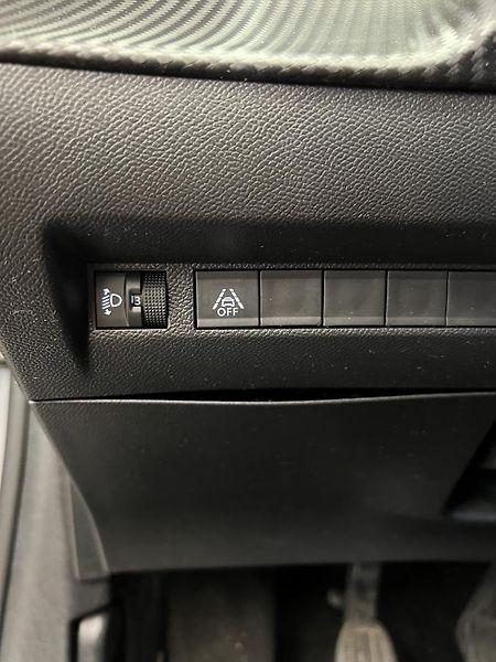 Peugeot 208 1.2l PURETECH 55 kW - fotka 15 z 19