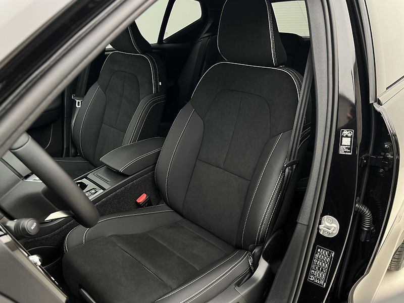 Volvo XC40 (2026) B3 BLACK EDITION PLUS AUT - fotka 22 z 43