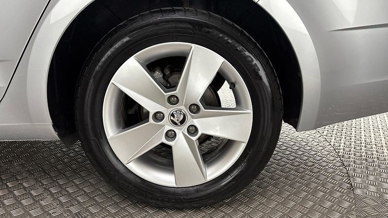 Škoda Octavia 1.5 TSI G-Tec DSG Ambition Com - fotka 19 z 23