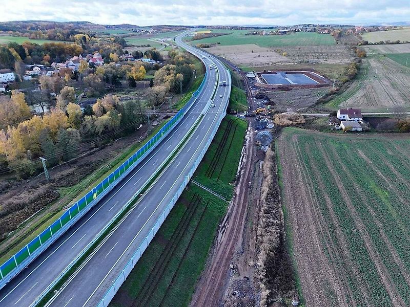 Dálnice D6 u Hořesedel a Hořoviček.