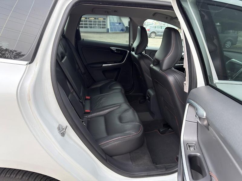 Volvo XC60 2.0 D3 110 kW OCEAN RACE - fotka 9 z 19