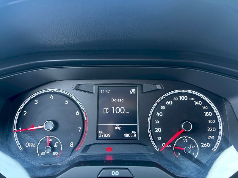 Volkswagen T-Roc (2022) 1.0 TSI 81kW - fotka 12 z 35