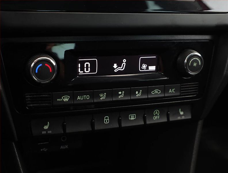 Škoda Rapid (2017) Spaceback 1.0 TSI, Serv.kniha - fotka 12 z 18