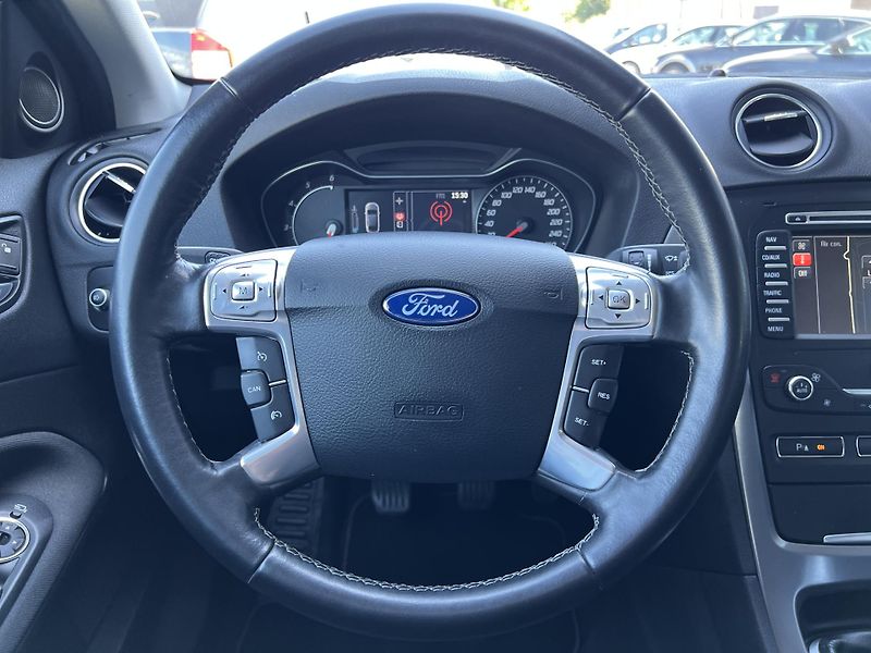 Ford Mondeo Titanium 2.2TDCi 147kw KAMERA - fotka 17 z 41