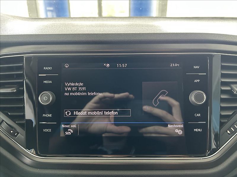 Volkswagen T-Roc 1,5   TSI 110kW,STYLE,TAŽNÉ - fotka 15 z 28