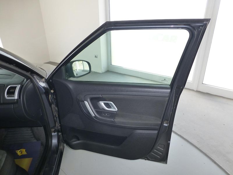 Škoda Fabia (2009) 1,4i-63KW-KLIMATIZACE*ALU KOLA - fotka 12 z 20