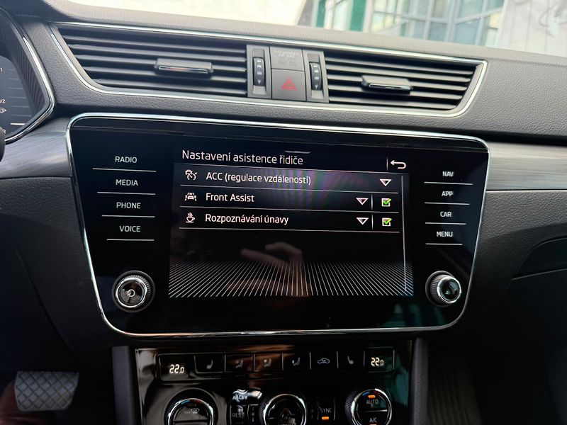 Škoda Superb Style 2.0 TDI 147kw DSG 4x4 Co - fotka 13 z 24