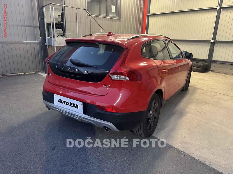 Volvo V40 (2014) 2.0 D, ČR, AT, xenon, kůže - fotka 2 z 3