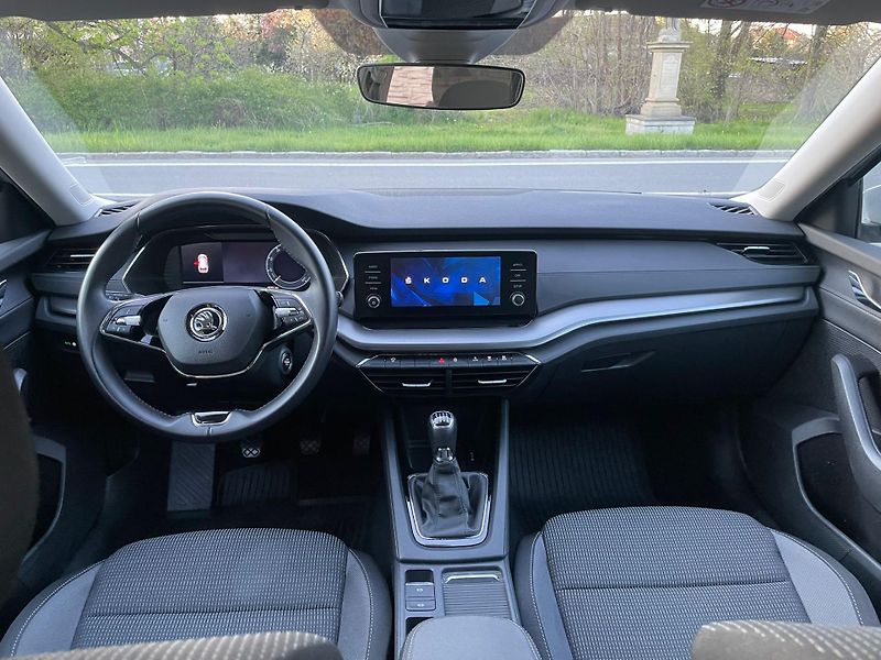 Škoda Octavia 1.5TSi 1.MAJ ČR NEBOUR. ZÁRUKA - fotka 9 z 20
