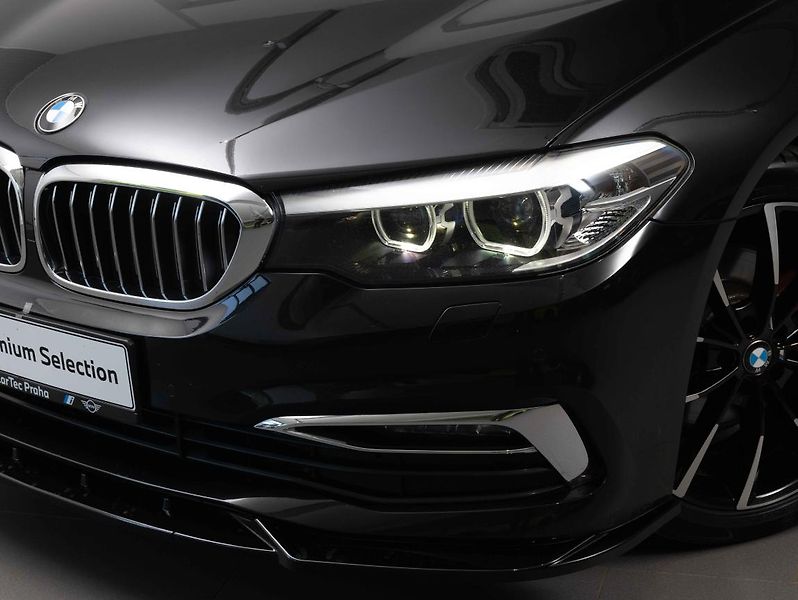 BMW Řada 5 520d xDrive - fotka 7 z 22