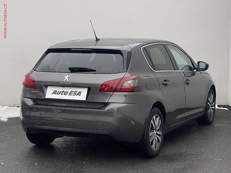 Peugeot 308 (2020) 1.2 PT, Allure, navi, panor - fotka 4 z 18