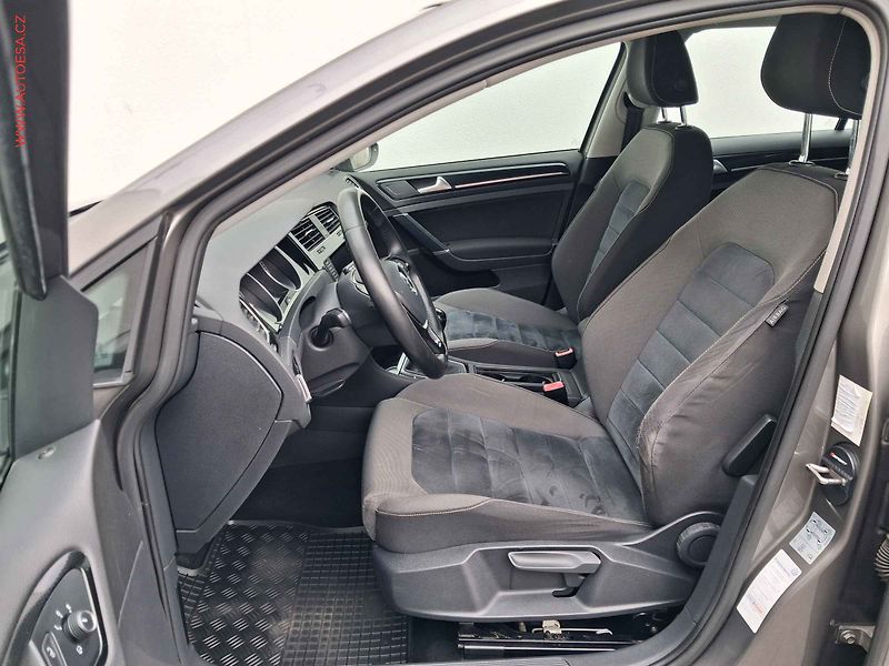 Volkswagen Golf (2014) 2.0TDi, Highline, navi - fotka 9 z 18