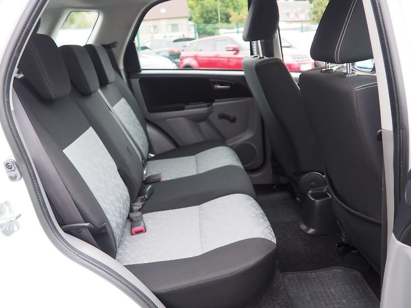 Suzuki SX4 (2013) 1.6 VVT 4x4, AC, 1.Maj CZ - fotka 14 z 32