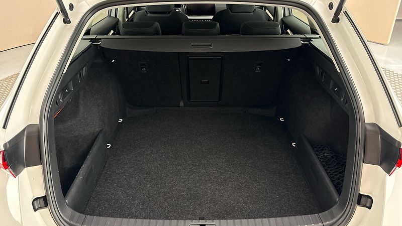 Škoda Octavia 2.0 TDI DSG Style Combi - fotka 17 z 27