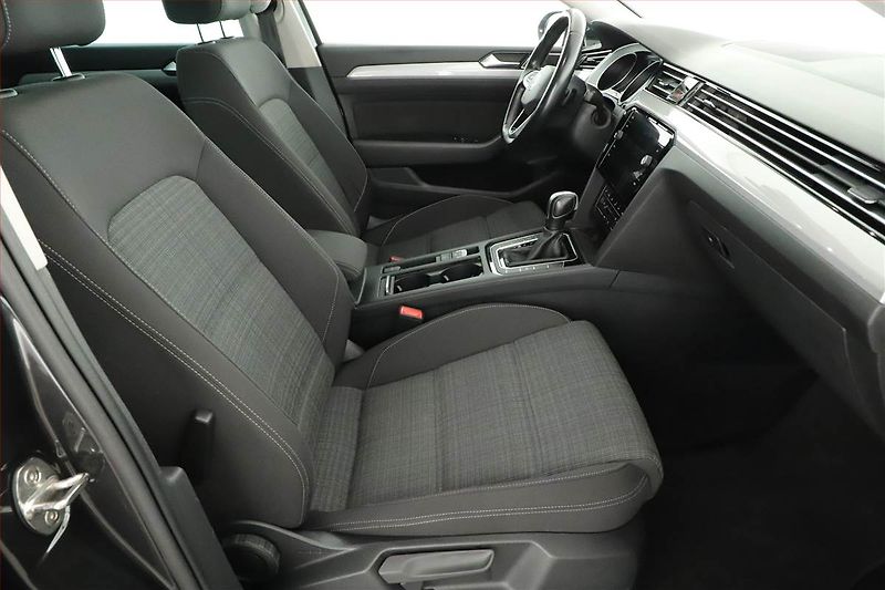 Volkswagen Passat (2022) 2.0 TDI, Automat, Navi - fotka 7 z 20