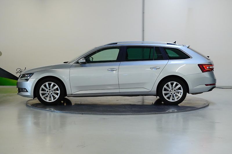 Škoda Superb - fotka 3 z 26