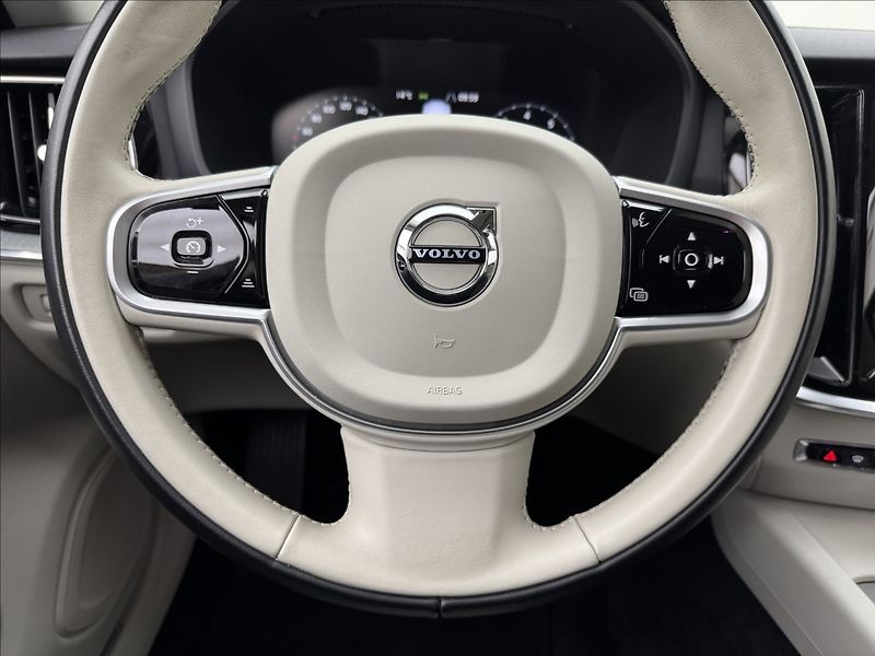 Volvo S60 2,0 B3 DPH INSCRIPTION H/K ČR - fotka 8 z 40