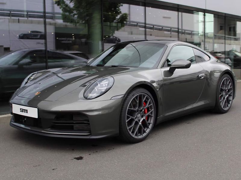 Porsche 911 (2026) Carrera 4S Lift InnoDrive BOSE - fotka 1 z 30