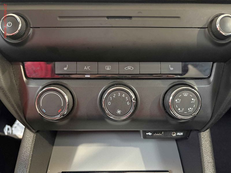 Škoda Octavia (2015) 1.6 TDi, ČR, AC, temp. - fotka 12 z 12