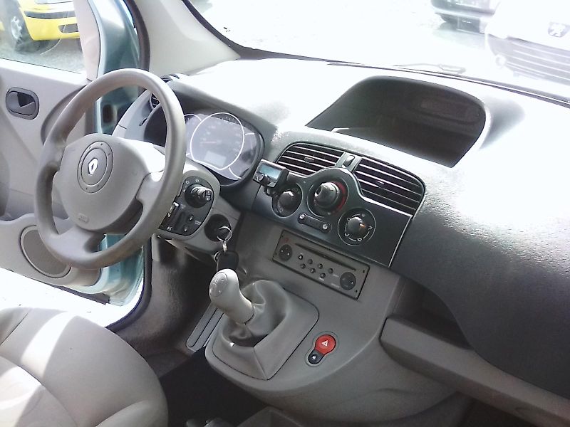 Renault Kangoo (2008) 1.6i 16V, závěs - fotka 18 z 33