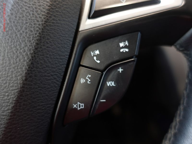 Ford Mondeo (2015) 2.0 TDCi, AT, xenon, park - fotka 18 z 24