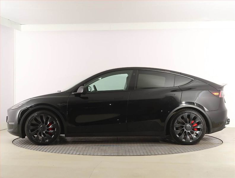 Tesla Model Y (2022) Long Range AWD 79kWh, SoH 91% - fotka 3 z 33