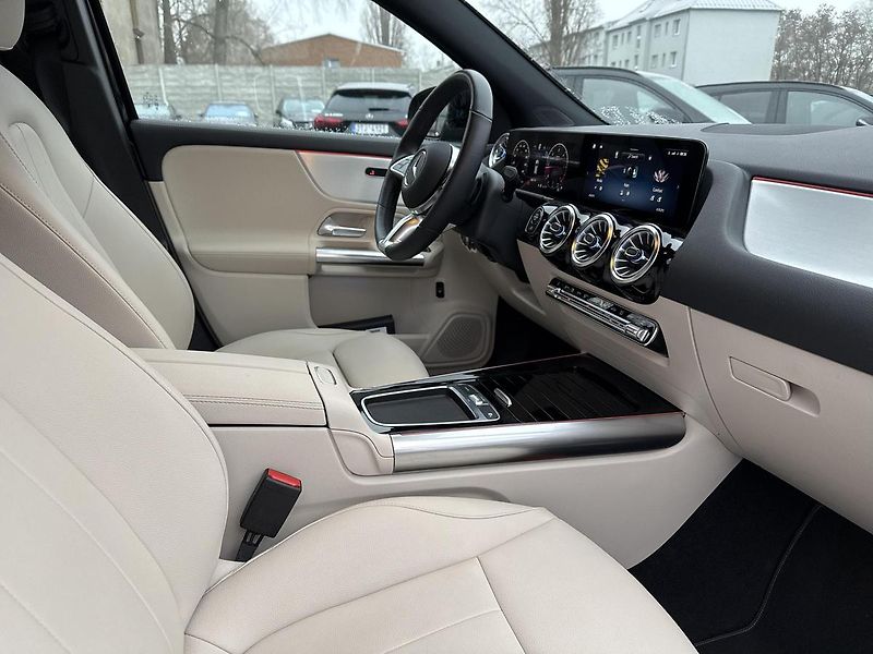 Mercedes-Benz GLA 200 d 4MATIC - fotka 13 z 16