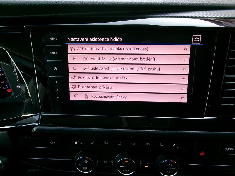 Volkswagen Multivan (2020) 2,0TDI DSG NAVI AC BT  - fotka 32 z 40