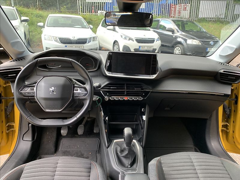 Peugeot 208 1,2 PureTech 1.MAJ.,ČR,SERVISK - fotka 9 z 18