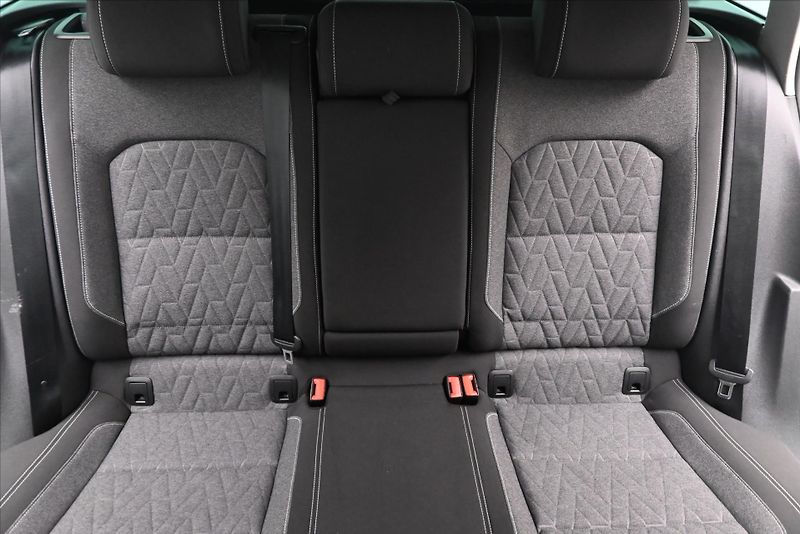 Volkswagen Passat 2,0 TDI 110kW DSG Business Zár - fotka 28 z 32