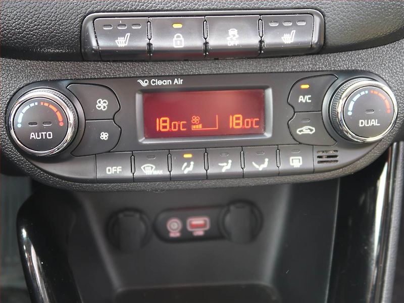 Kia Ceed (2016) Gold 1.6 GDI, Serv.kniha, Navi - fotka 12 z 17