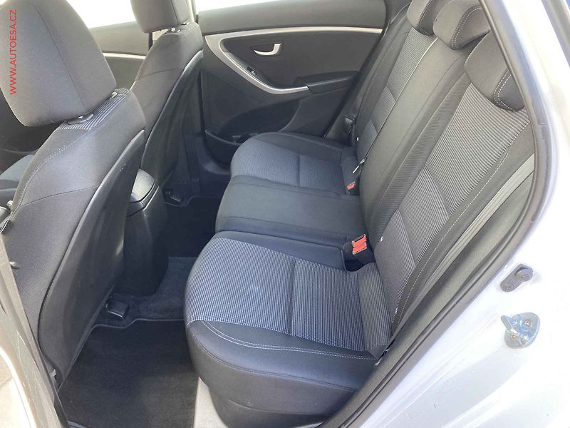 Hyundai i30 (2017) 1.6GDi, ČR, AC, temp - fotka 10 z 16