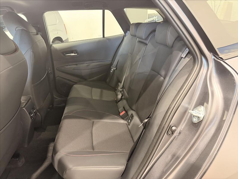 Toyota Corolla GR Sport  2.0 Hybrid (178k) - fotka 8 z 11