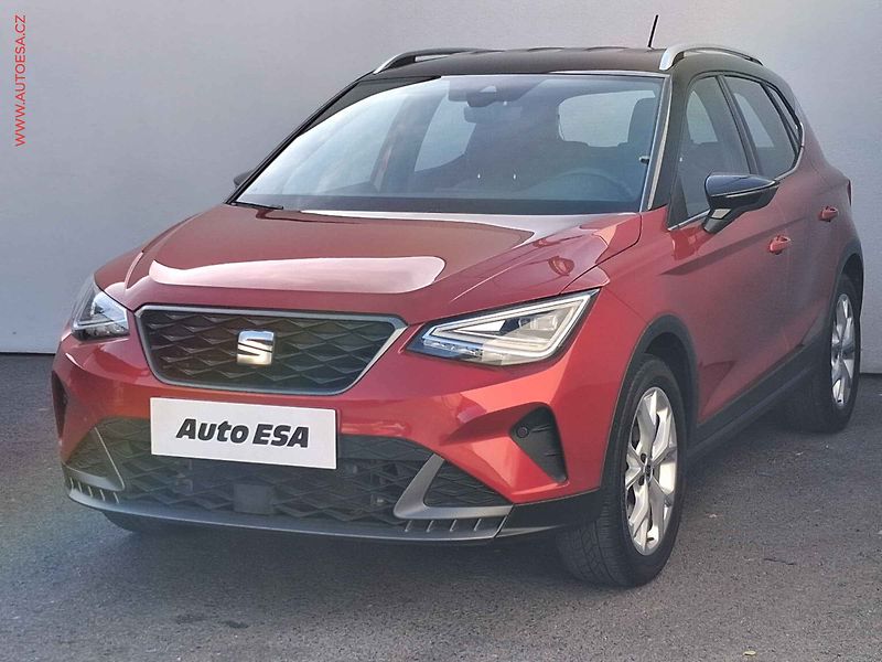Seat Arona (2023) 1.0 TSi, FR, LED, kamera - fotka 3 z 19