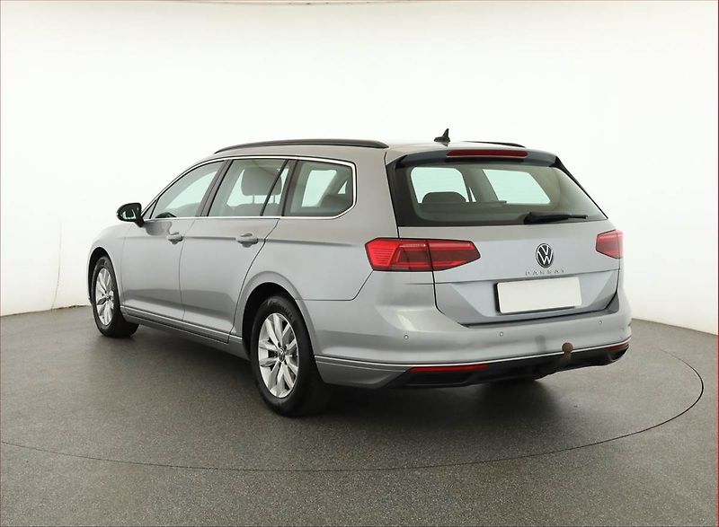 Volkswagen Passat (2020) Business 2.0 TDI, Automat - fotka 4 z 18