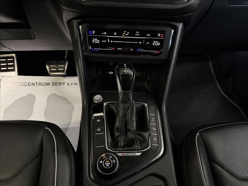 Volkswagen Tiguan Allspace R-LINE 180kW DCC H&K HUD PANO - fotka 32 z 50