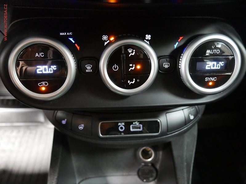 Fiat 500X (2017) 2.0 4x4, 2.maj,ČR, servis - fotka 15 z 21