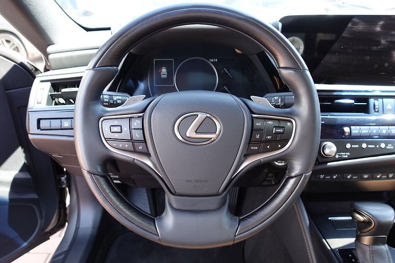Lexus ES 300h ES300h 2,5HSD Prestige Top - fotka 21 z 39