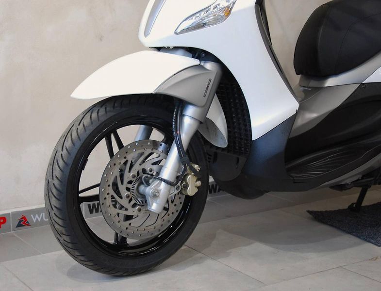 Piaggio Beverly 350 (2015) ABS + ASR - fotka 14 z 20