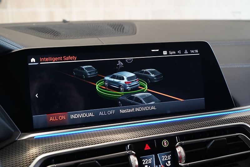 BMW X5 M50d, M Professional, Masáž - fotka 43 z 57