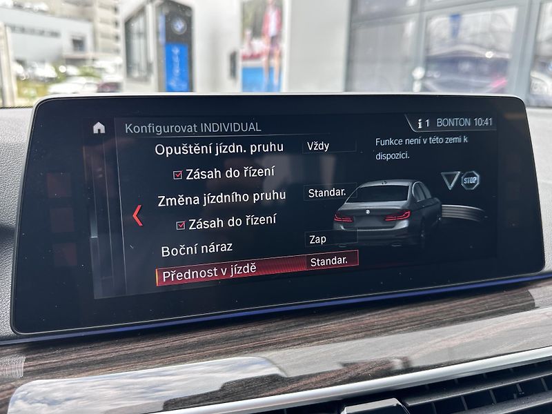 BMW Řada 5 540d xDrive M-Sport - fotka 21 z 29