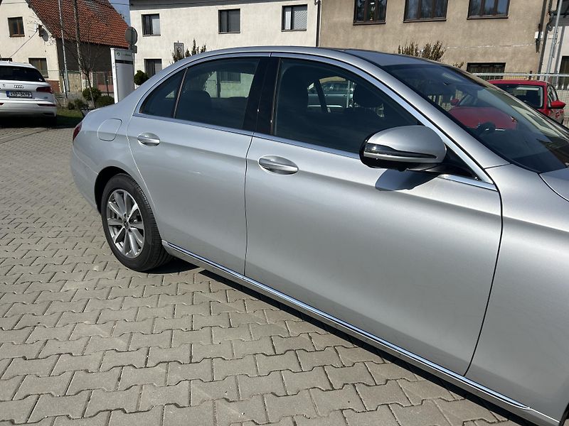 Mercedes-Benz Třídy E E 350d 190kW nové v ČR 58639km - fotka 10 z 61